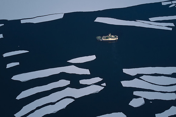 MS Freya, Isfjorden (Courtesy Yves Adams)