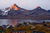 Greenland (east), Tasiilaq Fjords, Icebergs & Mts
