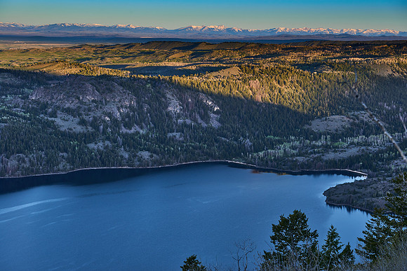 Sunrise over the Wyoming Range, Fremont Lake in foreground