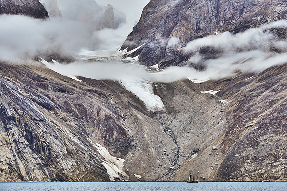 Glacier & Ship, Øfjord, Scoresby Sound, 2019-09-07