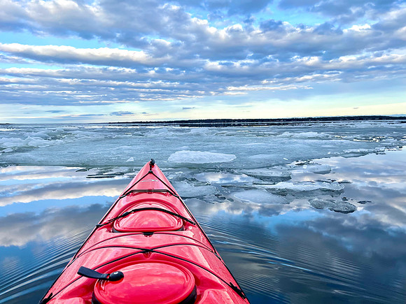 Bumping an ice floe, 2022-03-24