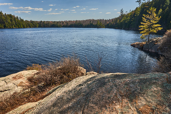 Swimming Rock, Queer Lake