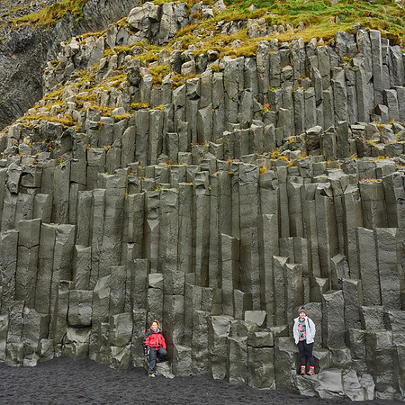 Ruthie & Zoe, Reynisfjara Beach, 2020-09-14