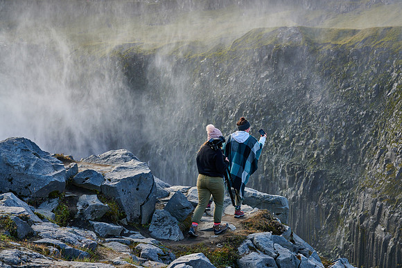 Ruthie & Zoe, Dettifoss, 2019-09-17