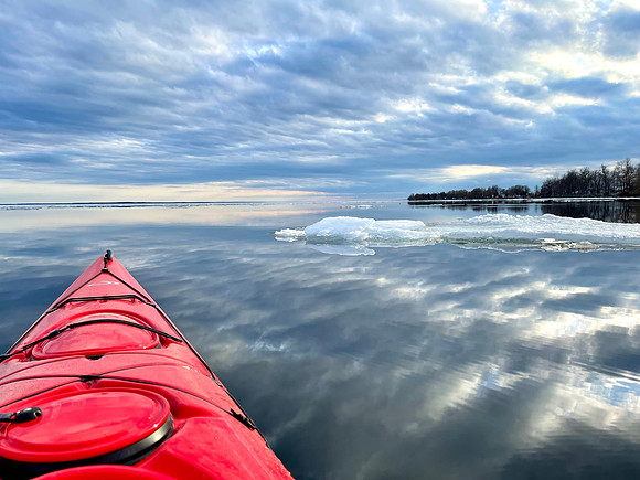 Ice floe in the sun, 2022-03-24