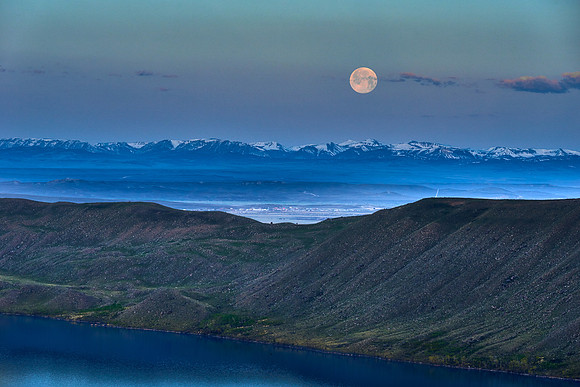 Moonset over the Wyoming Range
